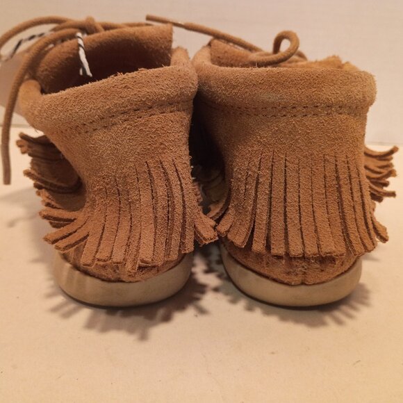 NWT MINNETONKA Classic Tan Suede Fringed Moccasins Women's Sz 6 - Picture 10 of 11